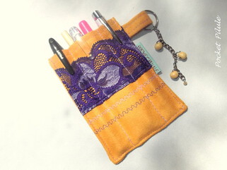 Trousse pour les stylos,simili cuir suédine,couleur sable,dentelle violet